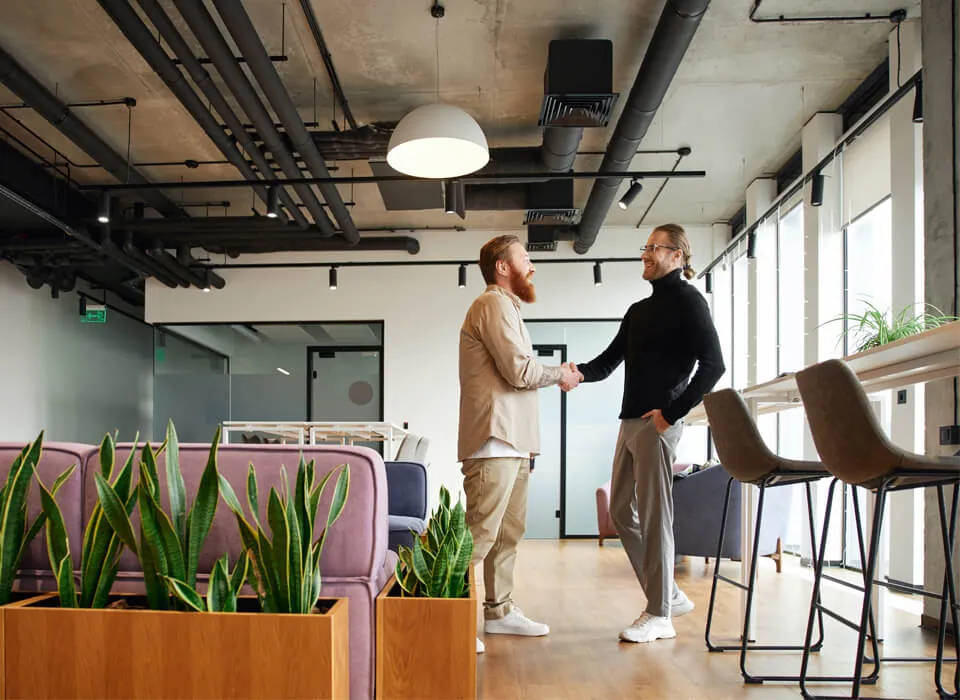 Ondernemers in een professionele kantooromgeving